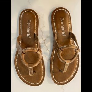 Bernardo Sandal’s Womens 9